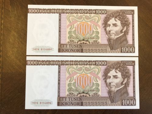 Banknotes, Sweden. SM X10:1, 1000 kronor 1976. Two unfolded banknotes in numerical order 8154896–7. UNC.