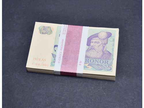 Banknotes, Sweden. 5 kronor 1978. One bundle of 5 kronor, No: 1978 AS, E 81601–81700. UNC.