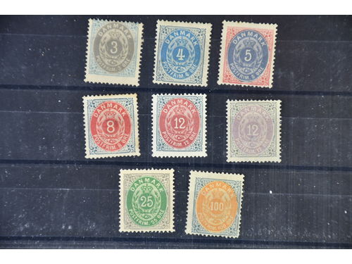 Denmark. Lot ★★/★ 1872–1905 on stock cards. Öre values. Complete set, but for 50 öre. Mixed mint (hinged) and MNH. Fine quality. (8)