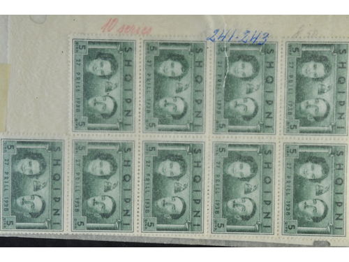 Albania. Accumulation mostly ★★ 1920s–30s in ten envelopes. Interesting mix of various issues with some duplication incl. overprints and higher values. Please inspect. Fine quality. (700–800)