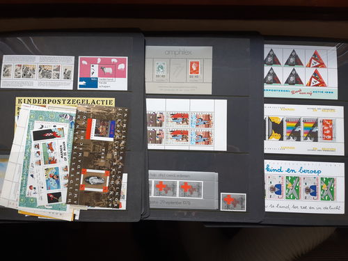 Netherlands. Collection ★★ 1940s–2000 on visir leaves. About 70 souvenir sheets and 46 booklets. Good quality.