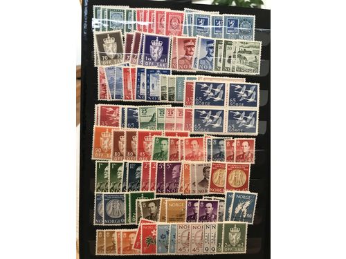 Norway. ★★. Stockbook with dupl. mostly 1950s–60s incl. e.g. two sets F451–72 and two sets 426–28 etc. F ca. 12000. Also a stockbook with **/*/o dupl. mainly 1930s–80s.