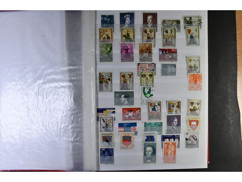 Liechtenstein. Collection/accumulation ★★/★/⊙ 1965–2018 in well filled stockbook. Mostly used stamps. Please see a selection of scans at www.philea.se. Mostly fine quality. (>500)