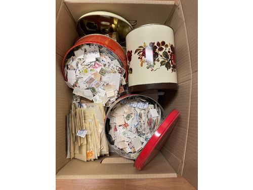 Sweden. Accumulation used 1860–2000 in two removal boxes without stamp mounts. Well sorted. Fine quality. Approx. 21 kg. (1000s)