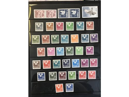 Sweden. Face value. Coll./accumulation stamps and booklets mostly ca. 1950–2001 in two Visir binders, face value approx. 3770. Also some used stamps and bundle with FDCs. Approx. 10 kg.