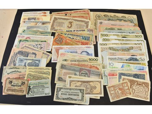 Banknotes, ALL WORLD. Approx. 200 pcs of mixed world banknotes. Mixed quality.