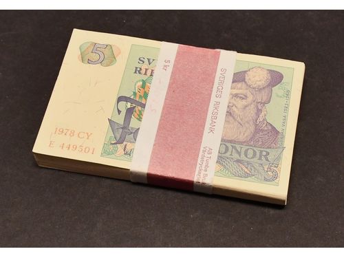 Banknotes, Sweden. SF Q:18, 5 kronor 1978. One bundle with 5 kronor, No: E 449501–449600. 0.