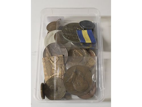 Medals, non-regal, Sweden. One box with 30 medals in silver and bronze, 1900s, mixed quality.