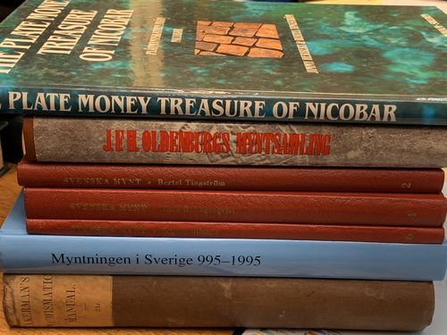 Numismatic literature. Lot. 'Myntningen i Sverige 995–1995', etc. Nine different books in total. The entire lot is presented at www.philea.se. Approx. 5 kg.