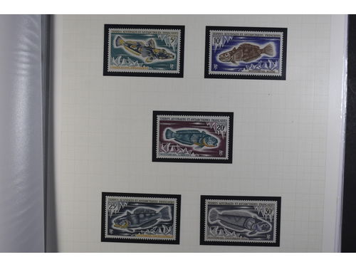 French Antarctic Territory. ★★. Thematic collection Animals 1966–2023 in binder incl. about 40 souvenir sheets. Mi approx. 1130 EUR.