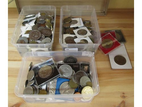 Coins, ALL WORLD. Three boxes with bronze and coppernickel coins, 1900s, mixed quality. Approx. 7&nbsp;kg.