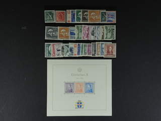 Iceland. ★★ 1937-56. All different, e.g. F souv.sheet 1, 245, 248, 256-58, 261-63, 280, …